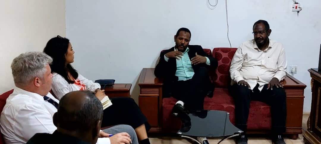 لقاء د محمد علي الجزولي مع وفد السفارة البريطانية بالخرطوم
