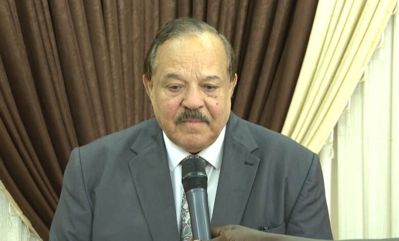 وزير الخارجية علي يوسف