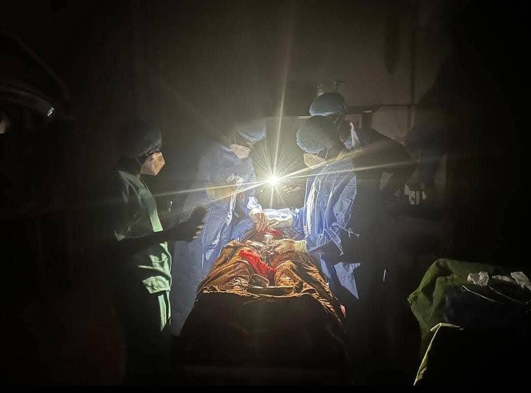 مستشفى الفاشر يقيم العمليات الجراحية في جنح الظلام ...الفاشر قلاع الأساطير، تداخل الواقع والخيال
