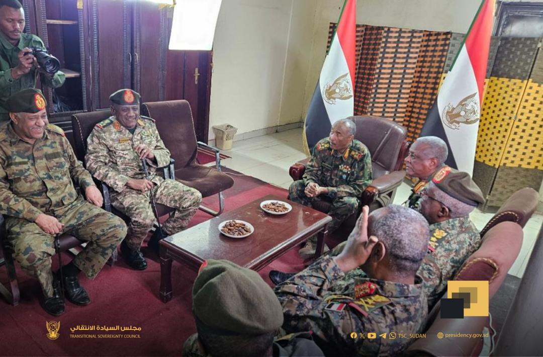 البرهان داخل القيادة العامة