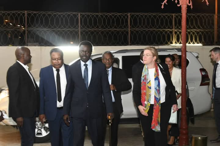 مناوي يطالب بريطانيا بالقيام بدور اكبر في سبيل إيصال الإغاثة للمتأثرين بالحرب في دارفور والفاشر خاصة